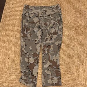 KUIU Men's Brown and Gray Cargo Pants